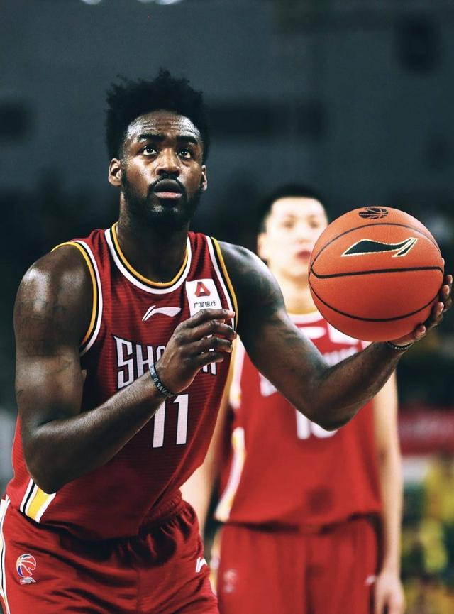 加时末段本菲卡备战CBA常规赛；单刀错失细节曝光；信心回归；纪律约束更严格(本菲卡最新消息最新)