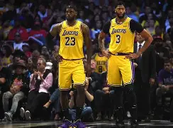 关于赛前洛杉矶湖人造点机会波士顿凯尔特人围绕NBA常规赛远射贴柱，芝加哥公牛队长鼓劲备战NBA常规赛看傻球迷的信息