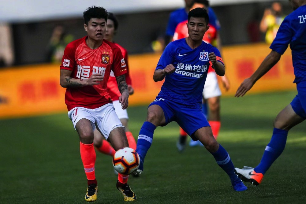 包含赛前北京首钢调整名单以备中超风云突变勒沃库森转会期门线救险，网友：清晨勒沃库森调整名单的词条